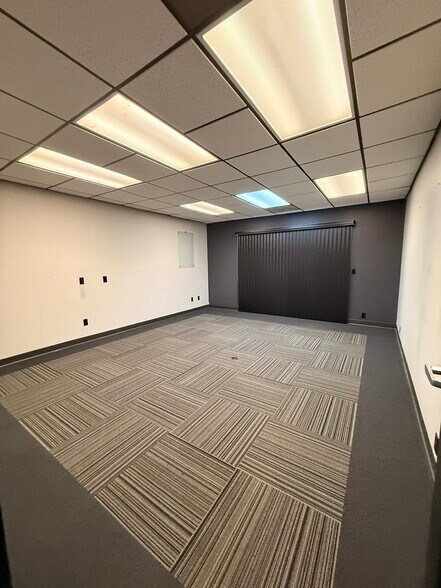 More Photos Of 201 S Hallock Dr, Santa Paula Manufacturing For Lease