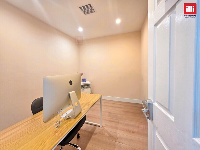 More Photos Of 18551 Ventura Blvd, Tarzana Storefront For Lease