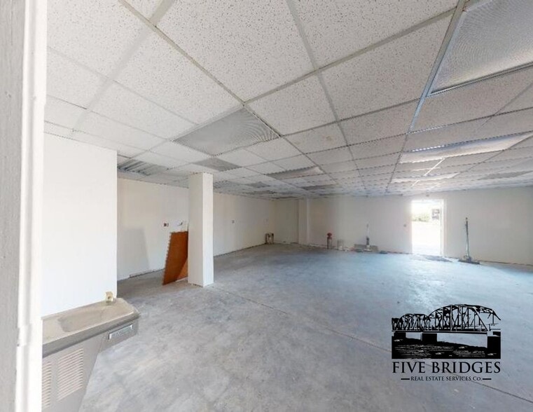 More Photos Of 3006 Lisenby Ave, Panama City Warehouse For Lease