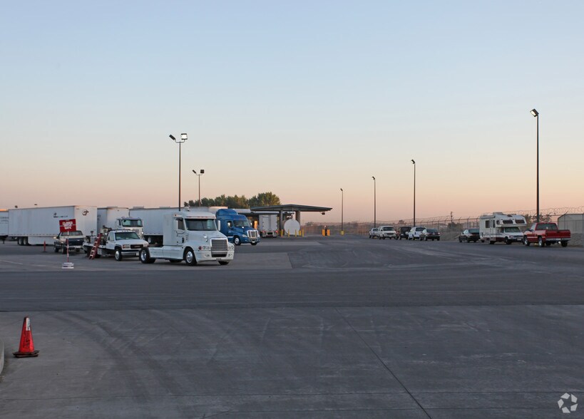 More Photos Of 2577 W Yosemite Ave, Manteca Truck Terminal For Lease