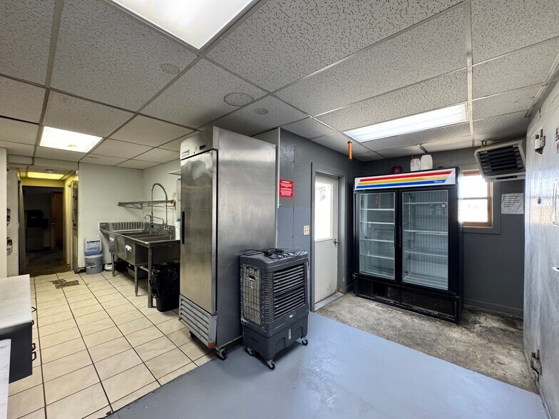 More Photos Of 1550 Missouri Valley Rd, Riverton Restaurant For Sale