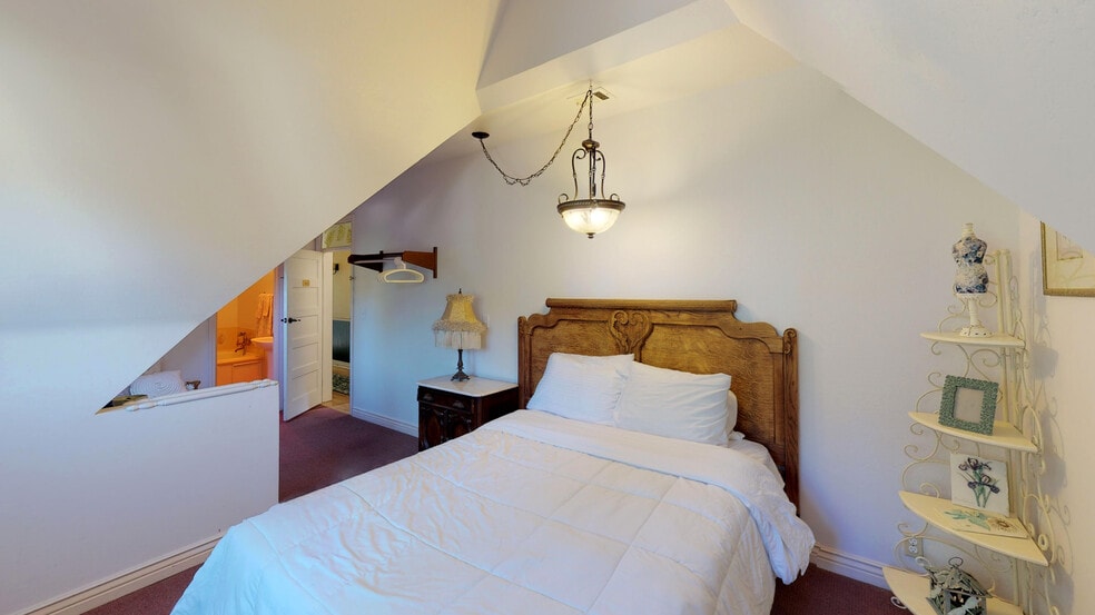 More Photos Of 815 Arrowhead Villa Dr, Crest Hotel For Sale