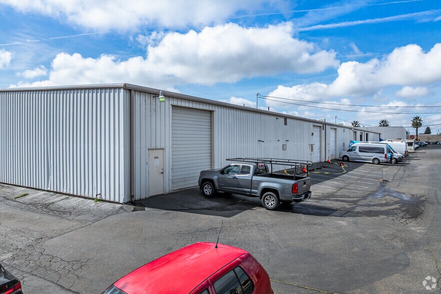 More Photos Of 2634 Juniper Ln, Sacramento Warehouse For Sale