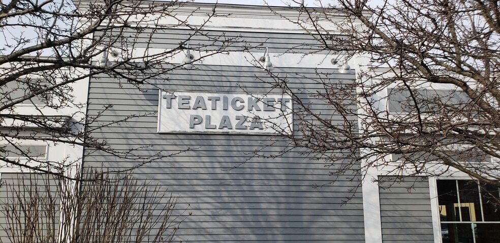 More Photos Of 236-242 Teaticket Hwy, East Falmouth Freestanding For Lease