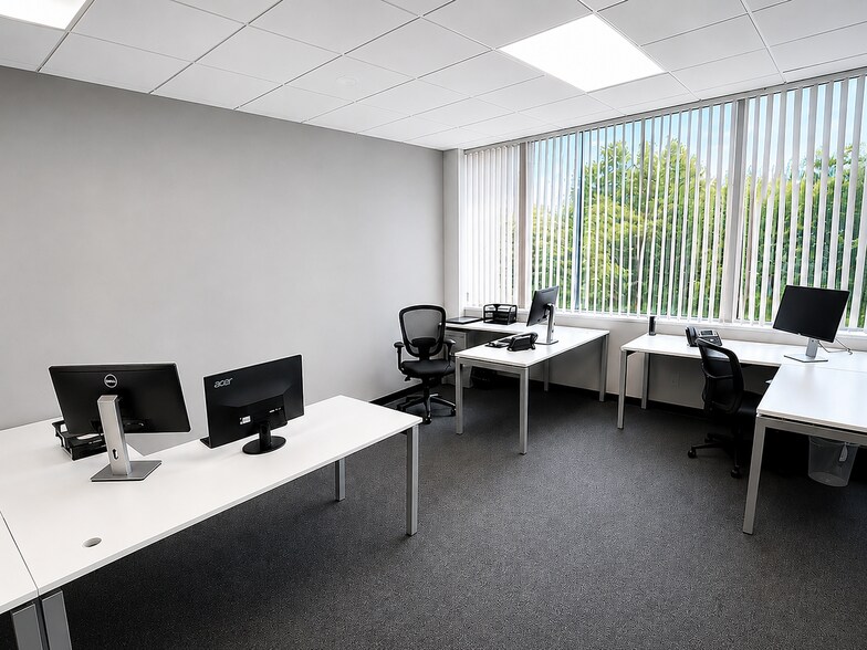 More Photos Of 10502 NW Ambassador Dr, Kansas City Office For Lease