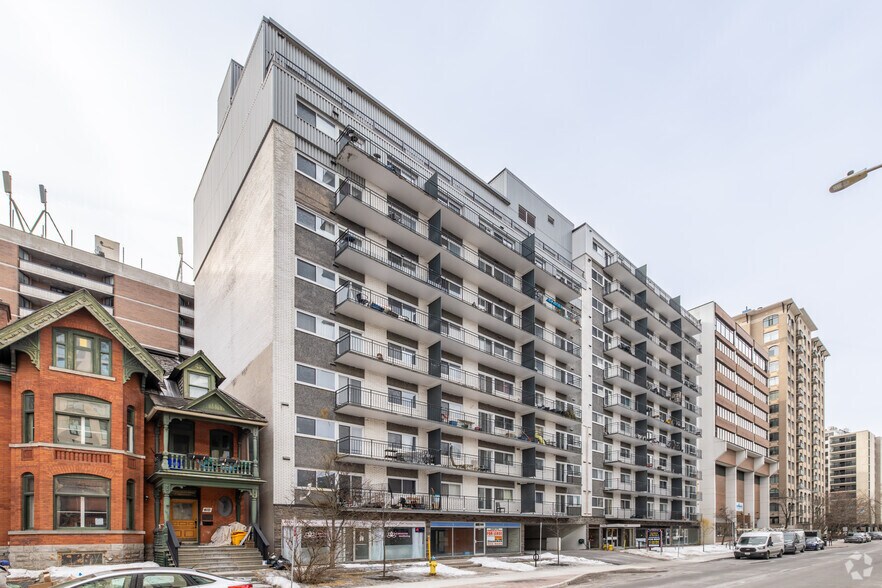 Primary Photo Of 424 Queen St, Ottawa Multifamily For Sale