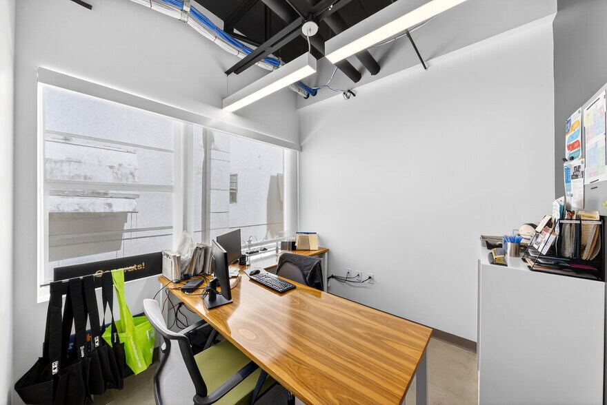 More Photos Of 7630 Biscayne Blvd, Miami Office For Lease