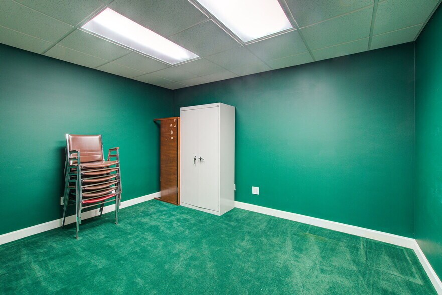 More Photos Of 555 Sun Valley Dr, Roswell Office For Sale