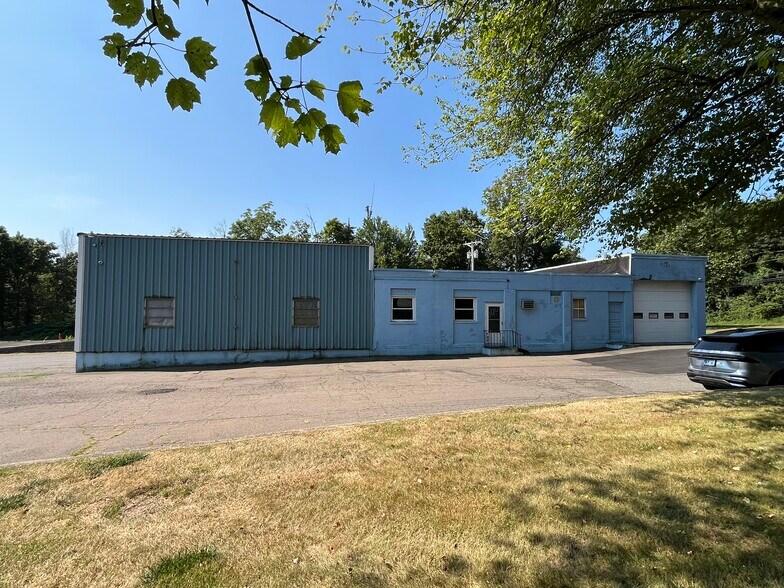 More Photos Of 644 Amity Rd, Bethany Industrial For Lease