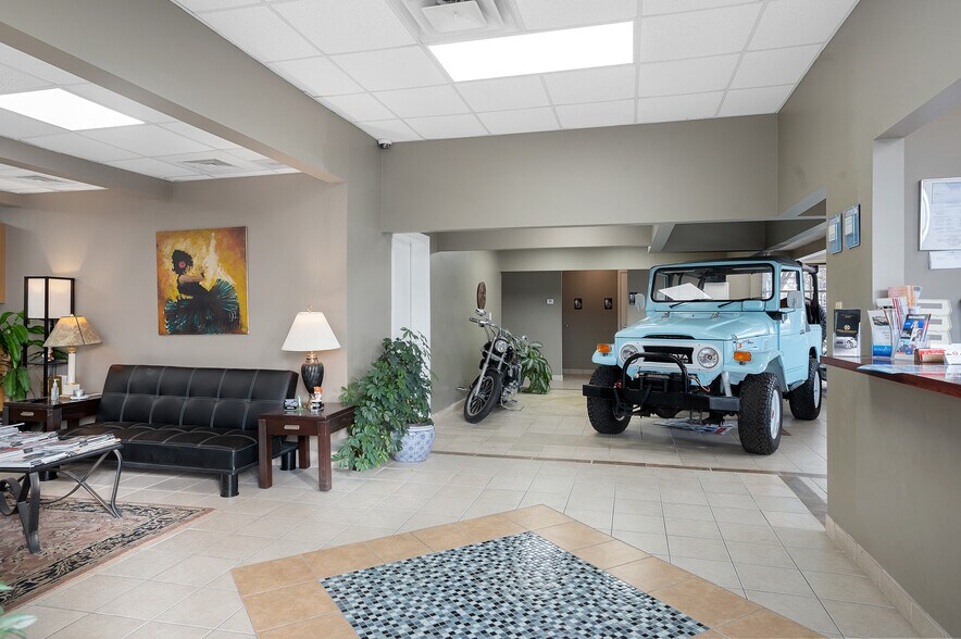 More Photos Of 2000 Columbia Ave, Franklin Freestanding For Sale