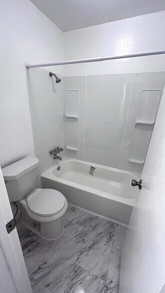 More Photos Of 1004 S Hill St, Alvin Apartments For Sale