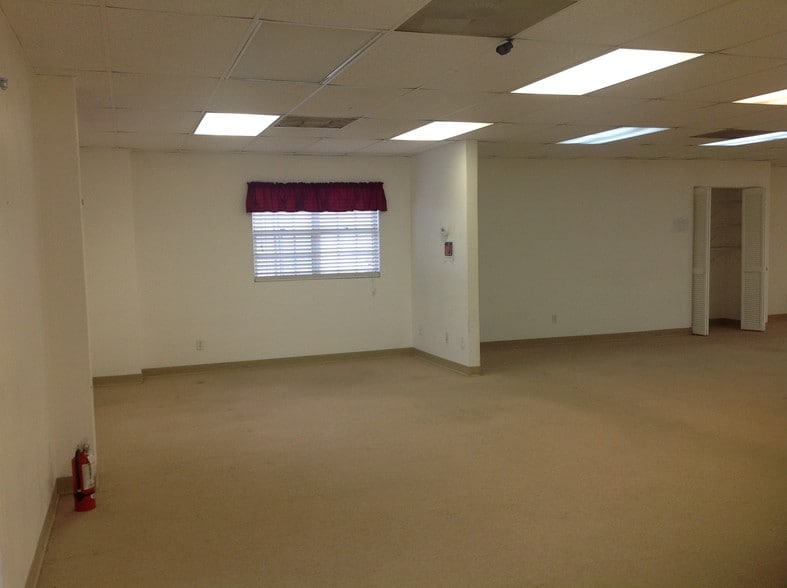 More Photos Of 12660 Metro Pky, Fort Myers Self Storage For Sale