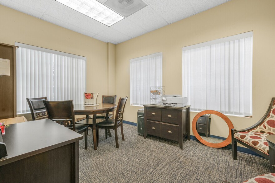 More Photos Of 9407 NE Vancouver Mall Dr, Vancouver Medical For Sale