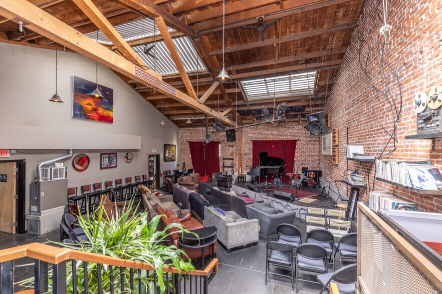 More Photos Of 1941 University Ave, Berkeley Restaurant For Sale