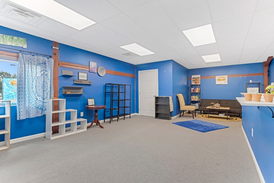 More Photos Of 414 W Fernwood Dr, Simpsonville General Retail For Sale