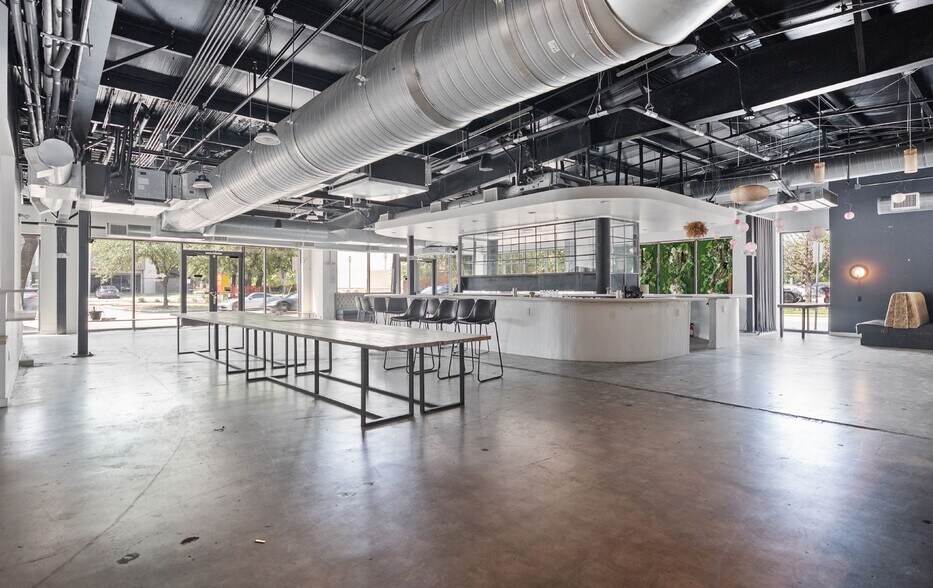 More Photos Of 606 Dennis St, Houston Storefront For Sale