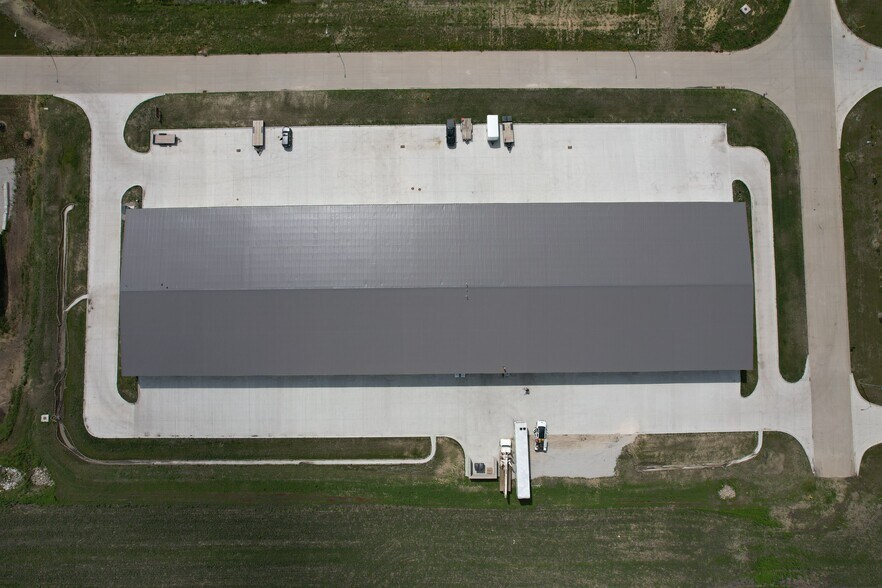 More Photos Of 1311 NW Laurel St, Elkhart Truck Terminal For Lease