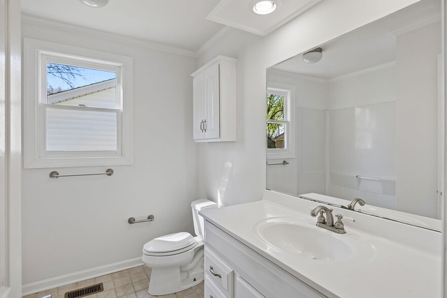 More Photos Of 1910 Redbud Ct, Franklin Multifamily For Sale