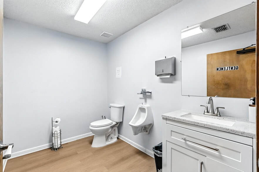 More Photos Of 8431 Baymeadows Way, Jacksonville Loft Creative Space For Lease