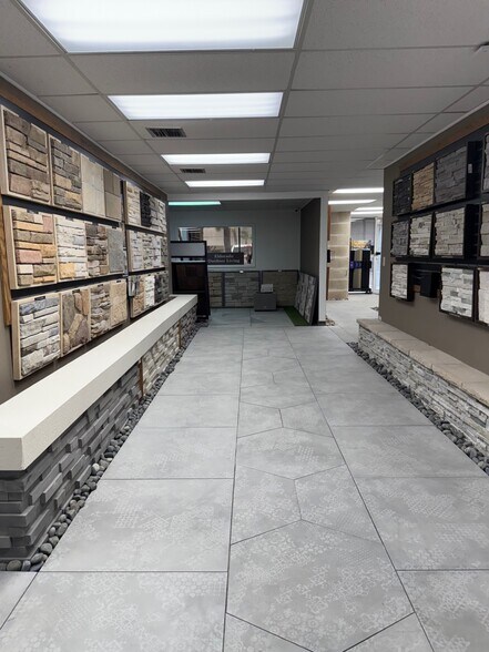 More Photos Of 2862-2898 NW 79th Ave, Miami Showroom For Lease