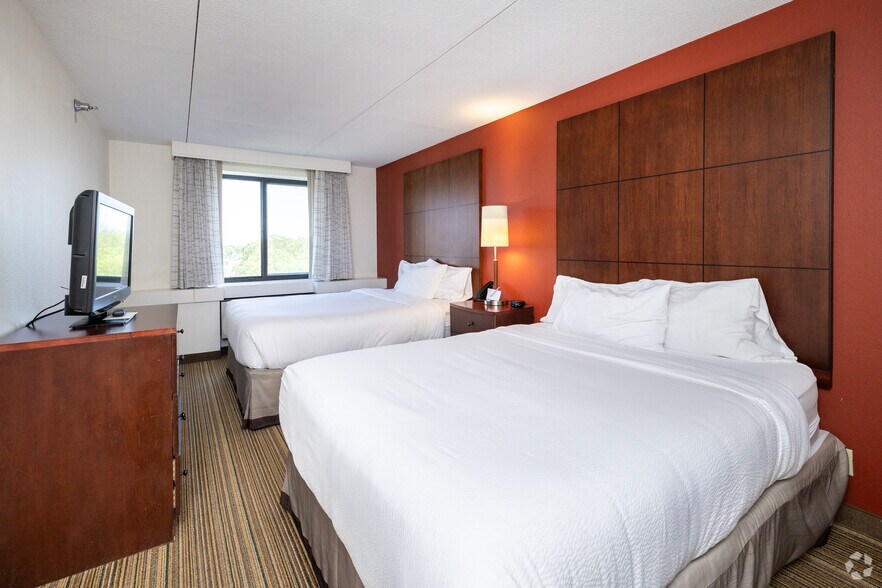 More Photos Of 3400 Edinborough Way, Edina Hotel For Sale