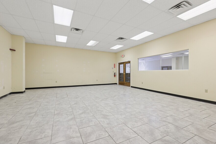 More Photos Of 711 Cassat Ave, Jacksonville Service For Sale
