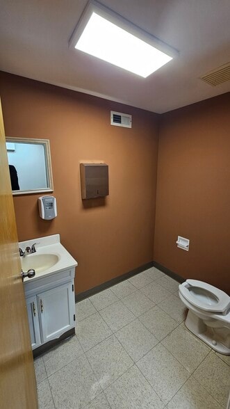 More Photos Of 7131 Rising Sun Ave, Philadelphia Office For Lease