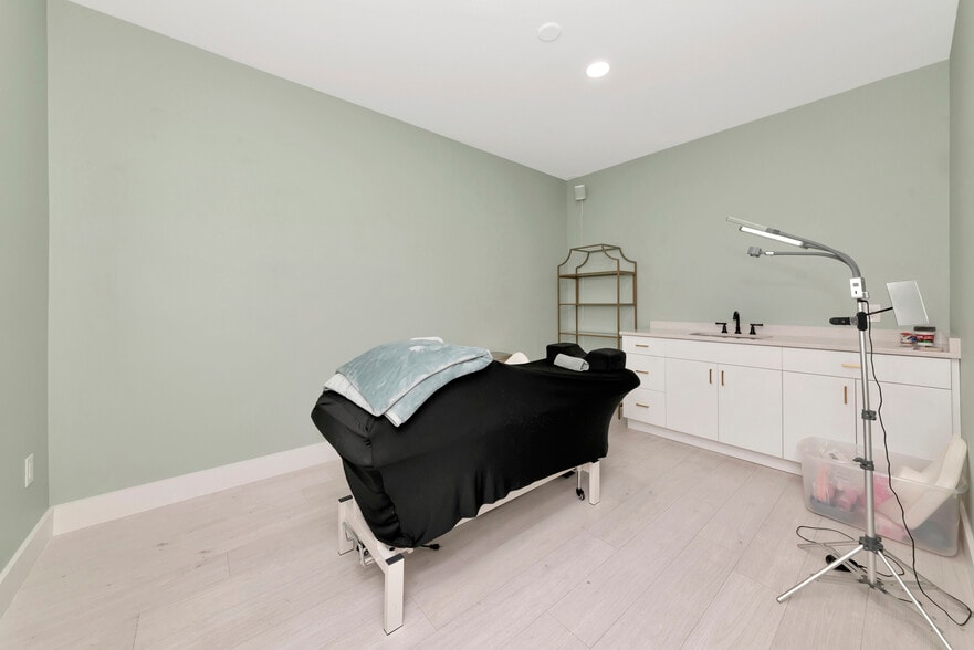 More Photos Of 1345 2nd St, Sarasota Office Residential For Sale