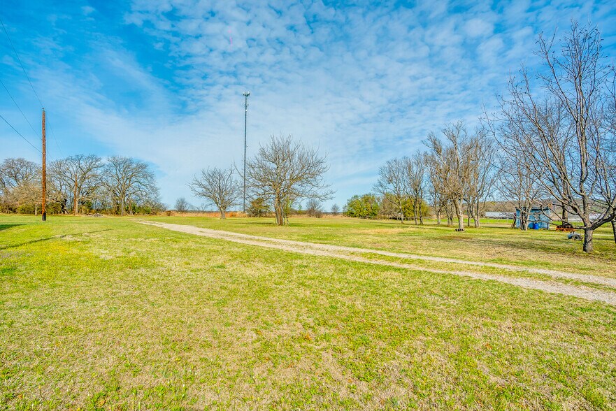 More Photos Of 14330 S Highway 281, Santo Trailer Camper Park For Sale