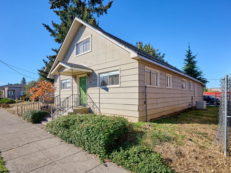 More Photos Of 122 Engle Ave, Molalla Office Residential For Sale