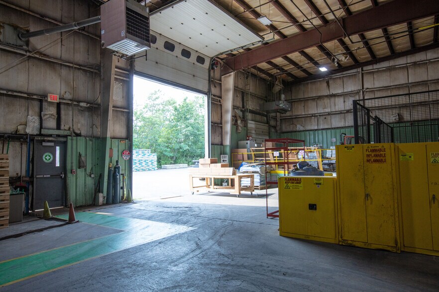 More Photos Of 8 Morin St, Biddeford Warehouse For Sale