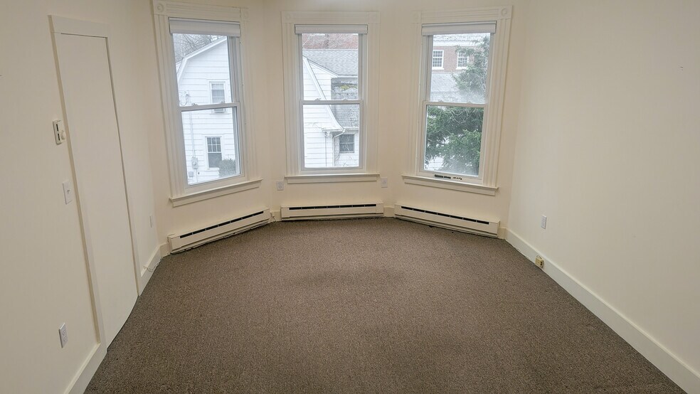 More Photos Of 191 Main St, Old Saybrook Loft Creative Space For Lease