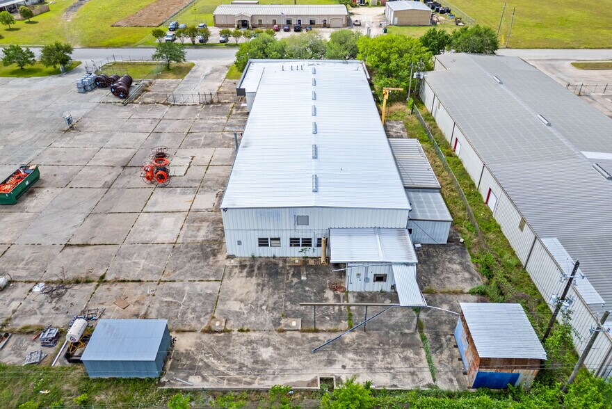 More Photos Of 3806 E Rio Grande St, Victoria Warehouse For Sale