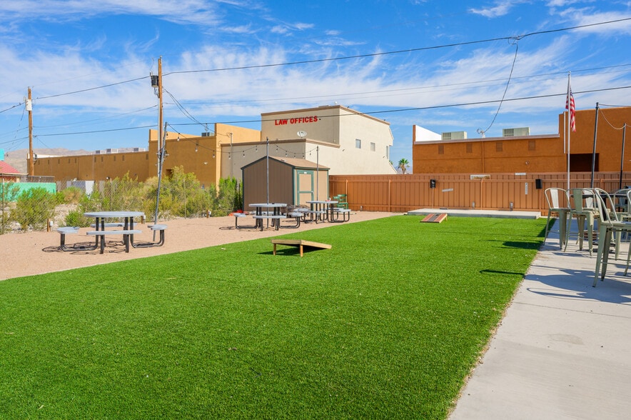 More Photos Of 877 Hancock Rd, Bullhead City Bar For Sale