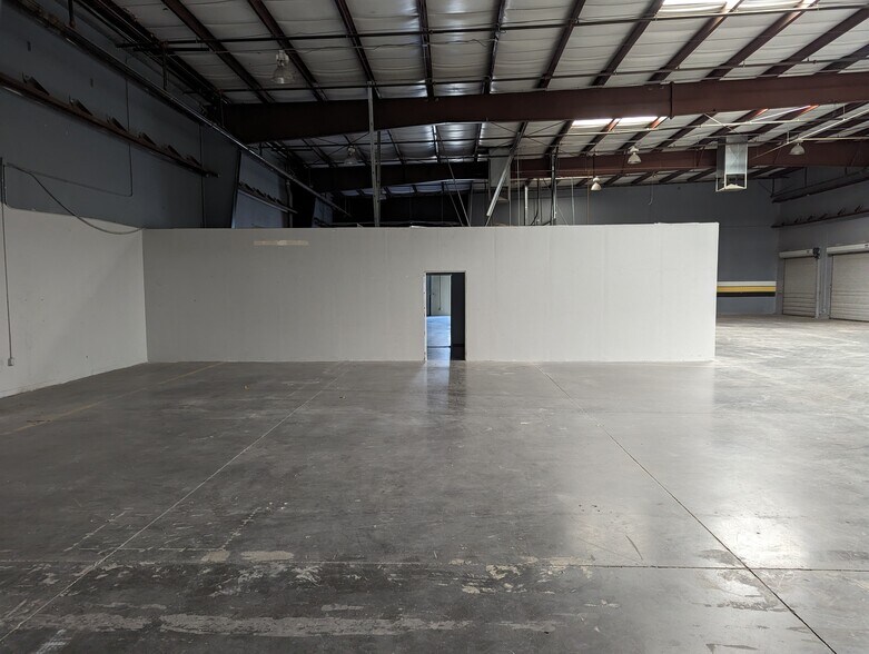 More Photos Of 3585 W Diablo Dr, Las Vegas Manufacturing For Lease