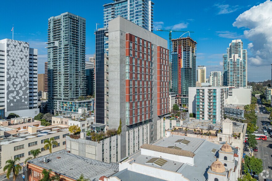 More Photos Of 929 9th Ave, San Diego Apartments For Lease