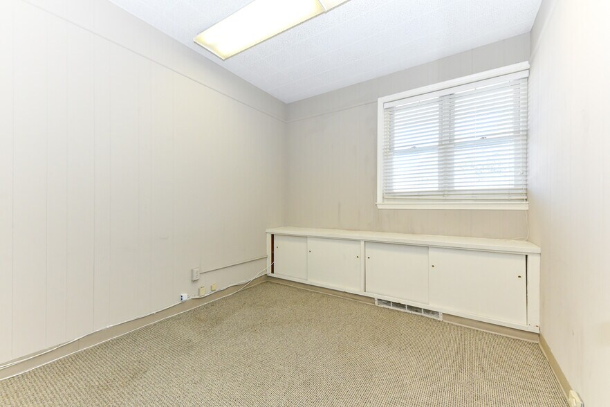 More Photos Of 1834 Banking St, Greensboro Office For Lease