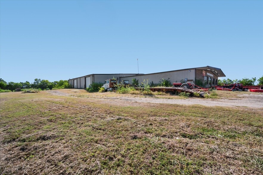 More Photos Of 3151 Int 45 E hwy, Corsicana Warehouse For Sale