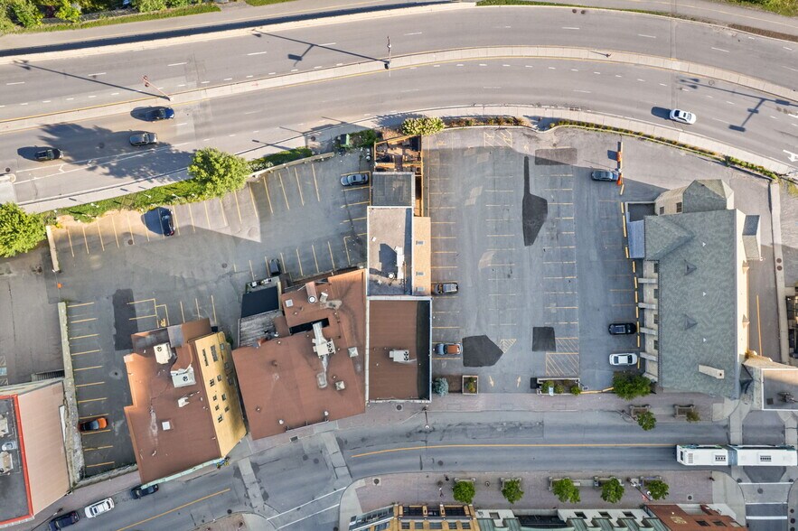 More Photos Of 70 Prom Du Portage, Gatineau Restaurant For Lease