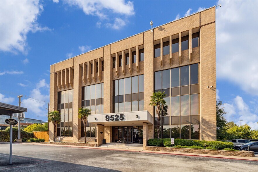 More Photos Of 9525 Katy Fwy, Houston Office For Lease