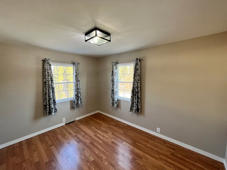 More Photos Of 260 Calumet St, Oswego Office For Sale