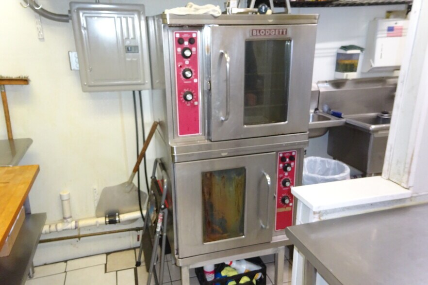 More Photos Of 427 N Chestnut St, Lansdale General Retail For Sale
