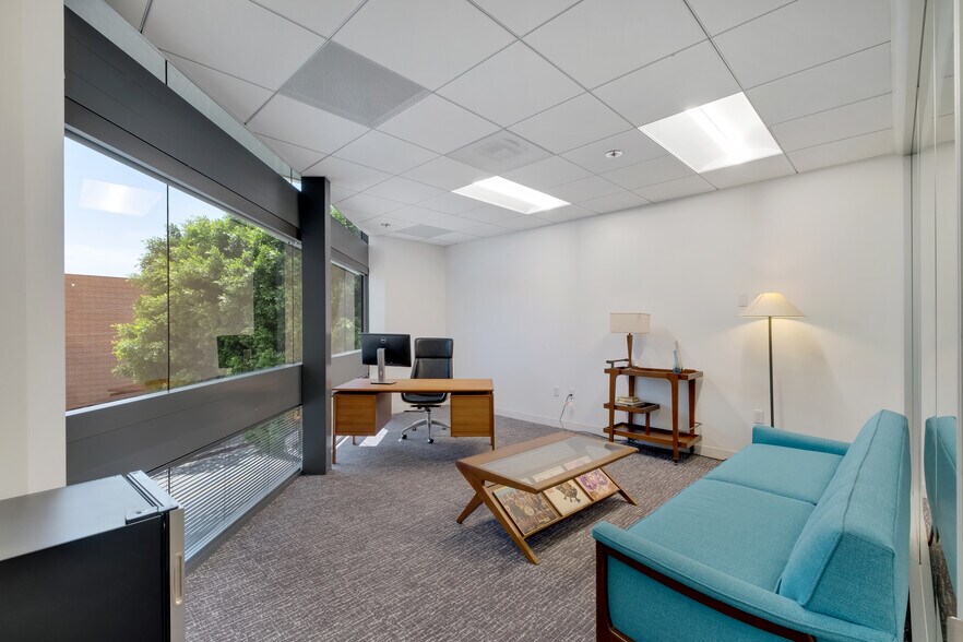More Photos Of 15821 Ventura Blvd, Encino Office For Lease