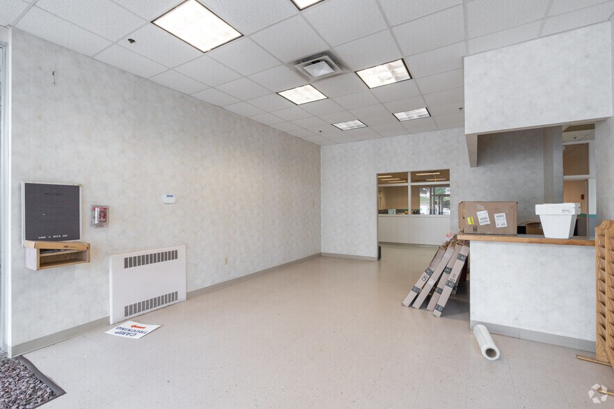 More Photos Of 1000 N South Rd, Scranton Warehouse For Lease