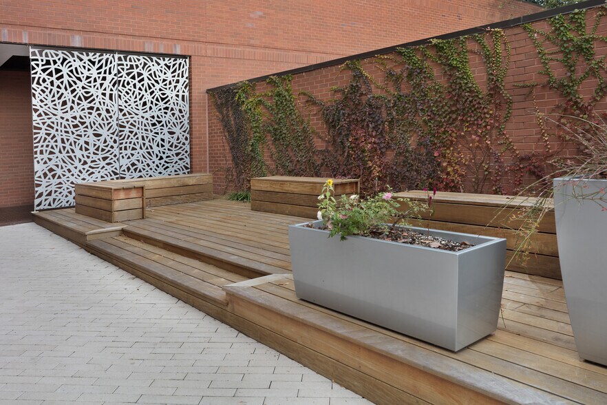 More Photos Of 14200 Park Meadow Dr, Chantilly Office For Lease