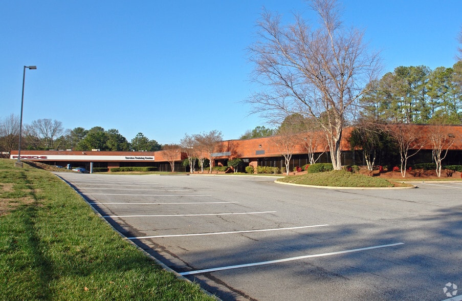 More Photos Of 1688 Phoenix Pky, College Park Unknown For Lease