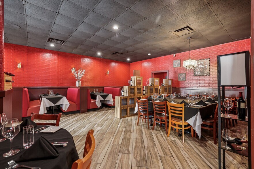 More Photos Of 801 W Montrose St, Clermont Restaurant For Sale