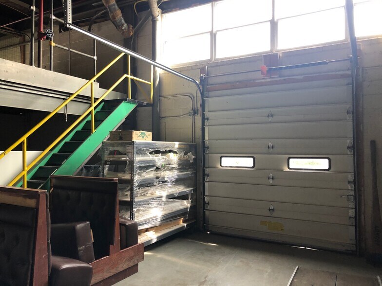 More Photos Of 5979 N Elm Ave, Millerton Warehouse For Lease