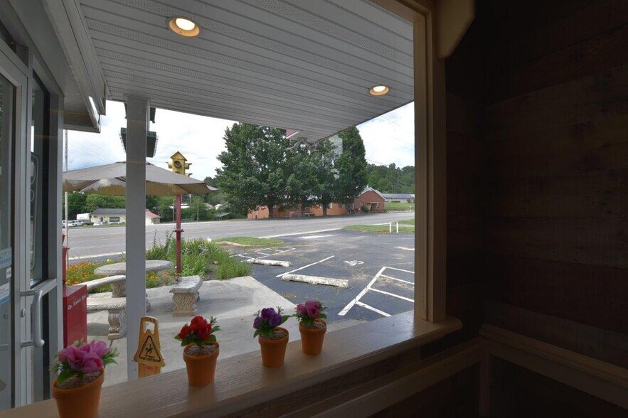 More Photos Of 1111 E Main St, Franklin Restaurant For Sale