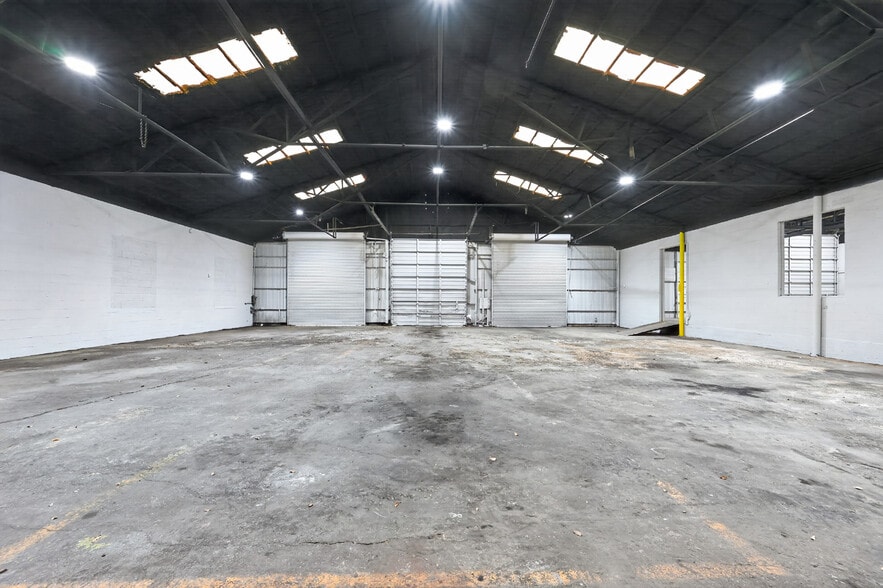 More Photos Of 5504 Forest Hill Dr, Fort Worth Warehouse For Sale